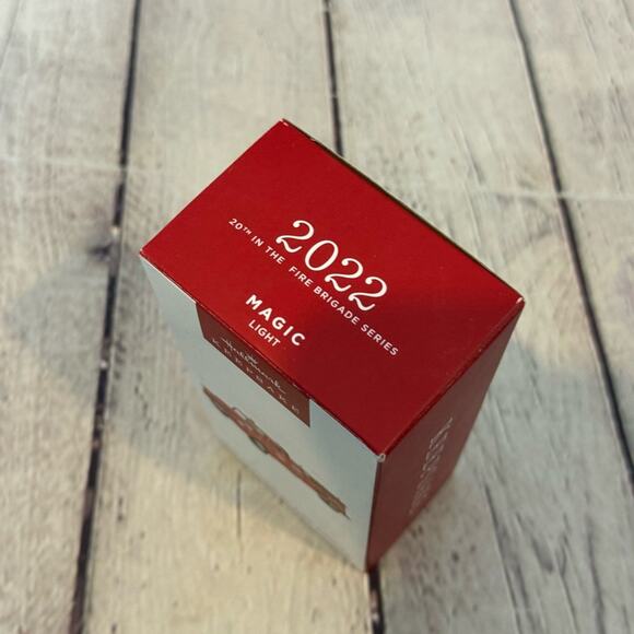 Hallmark Ornament 1947 Chevrolet Fire Engine Ornament - Picture 4 of 4